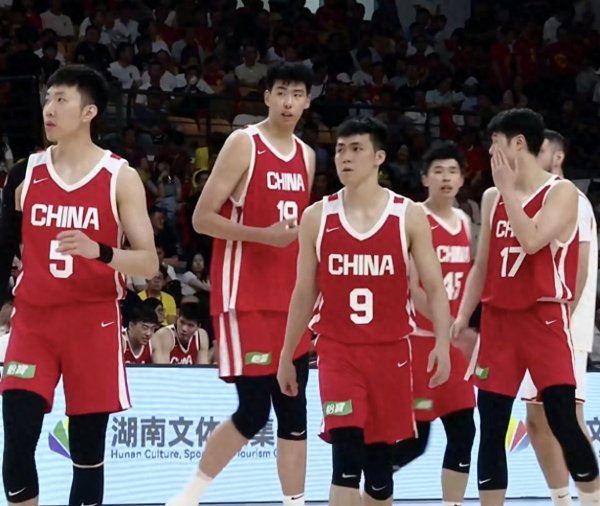 尊龙凯时官网 男篮遇选东谈主难题, 后卫看似东谈主才爆棚, 赵继伟徐杰传控实力无可替代