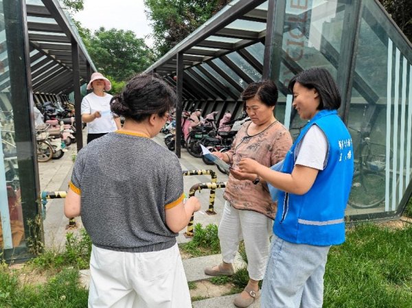 尊龙凯时2026世界杯中国官网 南苑街谈南苑社区开展“守住钱袋子 护好幸福家”宣传活动